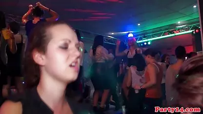 Skinny Deutsche blonde wird kostenfreie lesbenpornos gefickt im freien