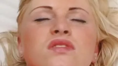 Laura Lion Finger und dildos in Ihr Arschloch kostenfreie amateur pornos