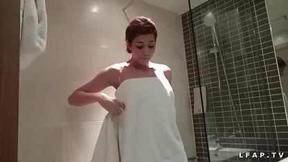 Schöne teen mit schönen kostenfreie deutschsprachige sexfilme Titten wird gefickt